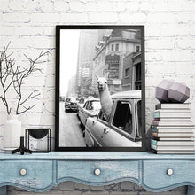 Load image into Gallery viewer, Canvas - Tourist
